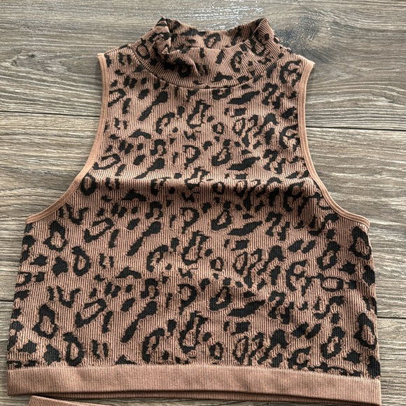 Leopard Print Lounge Set - Picture 3 of 5